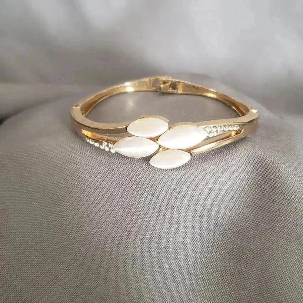 Oval Tan‎ Gem Crystal Bracelet Goldtone